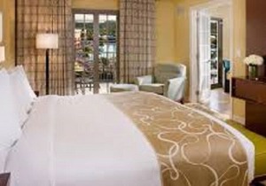 Beautiful, relaxing resort less than 10 minutes from Disney and Universal