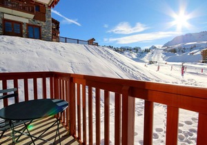 Beautiful renovated apartment at the foot of the slopes, 6 pers, balcony, 3 Paradiski crystals