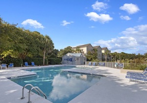 Beautiful Seabrook Villa! Community Pool Access, Dog Friendly, Monthly Winter Rentals!