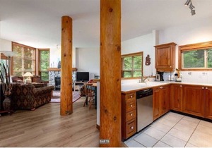 Beautiful Spacious Townhome with stunning views! Great quiet & serene location!