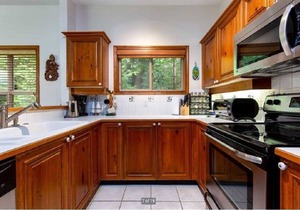Beautiful Spacious Townhome with stunning views! Great quiet & serene location!