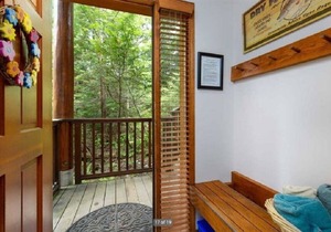 Beautiful Spacious Townhome with stunning views! Great quiet & serene location!