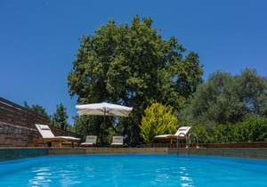 Beautiful spacious villa for 8, Near taverns & mini markets, Ideal for families