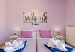 Beautiful spacious villa for 8, Near taverns & mini markets, Ideal for families