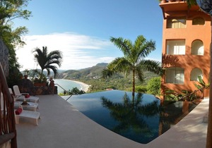 Beautiful Studio Overlooking Playa La Ropa