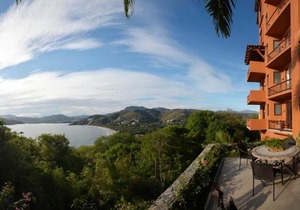 Beautiful Studio Overlooking Playa La Ropa