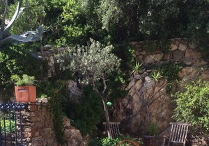 Beautiful Studio With Large Private Terrace. Sleeps2-4. 2 Mins To Beaches.