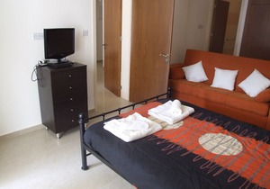 Beautiful studio with shower room, full kitchen, poolside, FREE WIFI