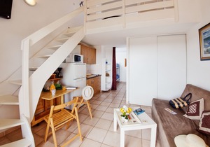 Beautiful T2 Mezzanine 6 p. 250m from the BEACH with HEATED POOL & TENNIS (202)
