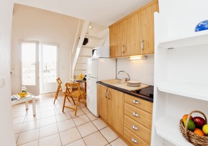 Beautiful T2 Mezzanine 6 p. 250m from the BEACH with HEATED POOL & TENNIS (202)