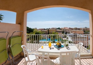 Beautiful T2 Mezzanine 6 p. 250m from the BEACH with HEATED POOL & TENNIS (202)