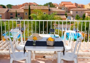 Beautiful T2 Mezzanine 6 p. 250m from the BEACH with HEATED POOL & TENNIS (204)