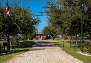 Beautiful Texas ranch retreat with lake.cabin#1