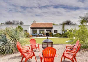Beautiful Tucson Oasis with Pool, Views and Privacy!