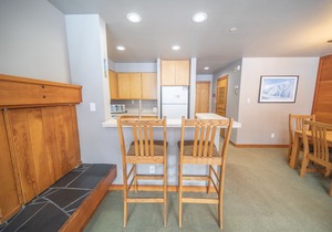 Beautiful Unit with lake views and a free shuttle
