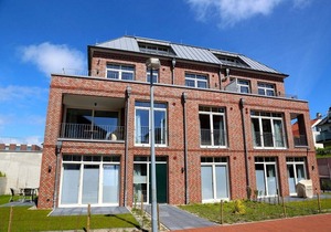 Beautiful vacation apartment with sunny south-facing terrace - only 100 m to the North Sea beach!