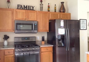 Beautiful villa in gated 5 Bdrm 4 bath private pool and spa near Disney