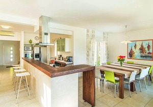 Beautiful villa on the island of Brac with infinity pool, beach at 30 meters