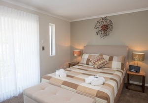 Beautifully Appointed Two Bedroom Townhouse - Fully Self Contained