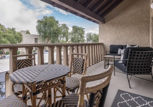 Beautifully furnished condo in the heart of Scottsdale