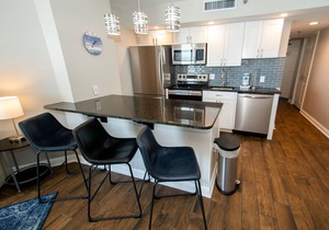 Beautifully Remodeled 12th floor Oceanview Condo steps to the ocean! Wifi!