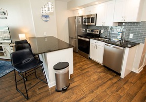 Beautifully Remodeled 12th floor Oceanview Condo steps to the ocean! Wifi!