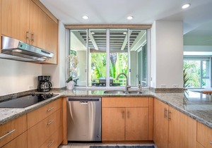 Beautifully Remodeled with Central A/C! Top Floor! Palms at Wailea 206