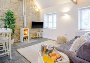 Beautifully renovated to a high standard in 2019, an attractively furnished holiday cottage situated