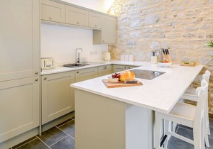 Beautifully renovated to a high standard in 2019, an attractively furnished holiday cottage situated