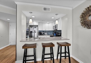 Beautifully Updated Oceanfront Condo w/wine fridge