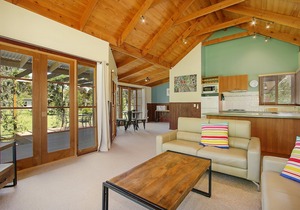 Beechworth Cedar Cottages - spacious, private 1 Bedroom cottage close to town