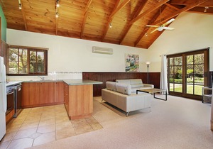 Beechworth Cedar Cottages - spacious, private 1 Bedroom cottage close to town