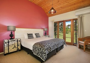 Beechworth Cedar Cottages - spacious, private 1 Bedroom cottage close to town