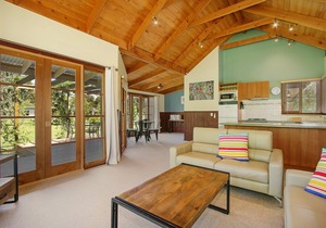 Beechworth Cedar Cottages - spacious, private 1 Bedroom cottage close to town