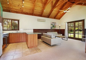 Beechworth Cedar Cottages - spacious, private 1 Bedroom cottage close to town