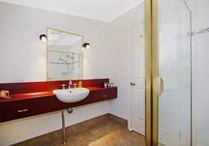 Beechworth Cedar Cottages - spacious, private 1 Bedroom cottage close to town