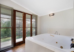 Beechworth Cedar Cottages - spacious, private 1 Bedroom cottage close to town