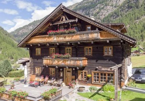 Beim Holzschnitzer by Interhome