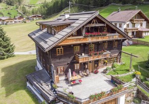 Beim Holzschnitzer by Interhome