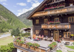 Beim Holzschnitzer by Interhome