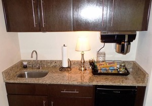 Bella Paradiso 10 - King Studio with Kitchenette, Walk to Downtown, Free Parkin