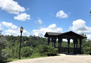 Bella Paradiso 9, King Bed, Walk to Downtown, Free Parking, Wifi, Front Balcony