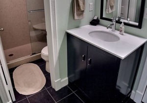 Bella Paradiso Condo 12 - King Studio with Kitchenette - Walk to Downtown, Free