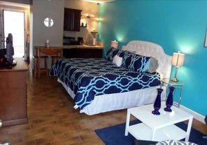 Bella Paradiso Condo 6 - King Studio with Kitchenette - Walk to Downtown, Free P