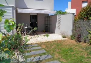 Belle villa moderne avec piscine, 800m plage, parking privé et clim, idéale pour familles à Sète - FR-1-338-31