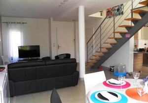 Belle villa moderne avec piscine, 800m plage, parking privé et clim, idéale pour familles à Sète - FR-1-338-31