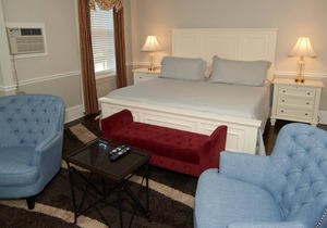 Bellevue Manor
