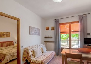 Bellissimo "Appartamentiitigli 4" vicino a Centro Città con Terrazza, Vista Montagna/Vista sul Mare e Giardino; Parcheggio disponibile