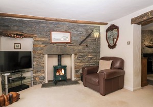 BENS ROW COTTAGE, family friendly, with open fire in Backbarrow