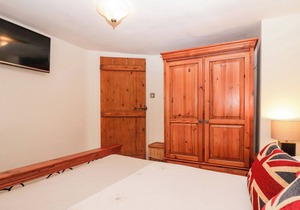 BENS ROW COTTAGE, family friendly, with open fire in Backbarrow